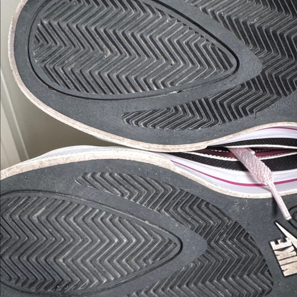 Nike Women's Black and Light Pink Sneakers sz 9 - Picture 8 of 9